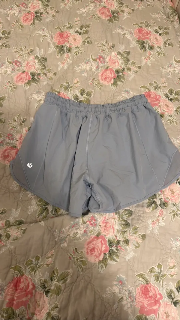Lululemon Shorts Hotty Hot 4" Low-Rise - Image 2