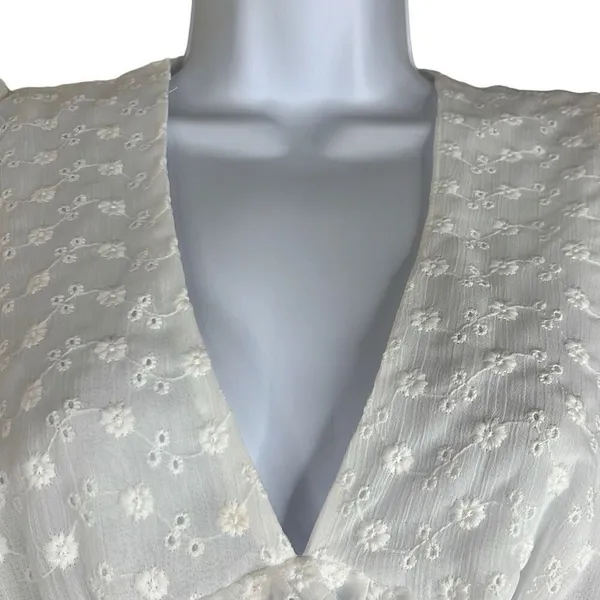 Idem Ditto White Eyelet Floral Crop Top Small‎ Peplum Ruffle Sleeve Plunge Neck - Image 3