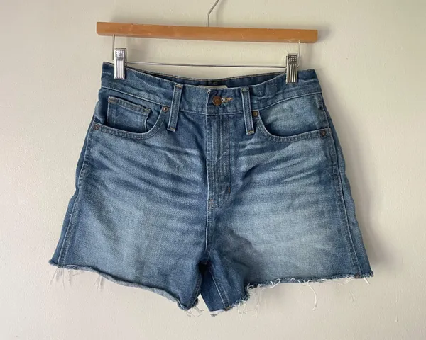 The Perfect Jean Short in “Ullman” - Image 5