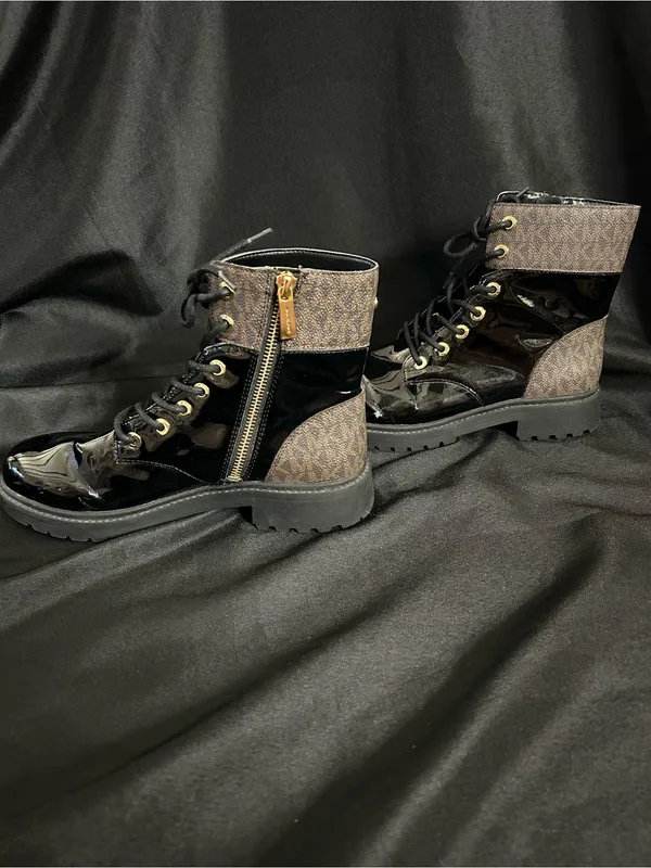 Michael Michael Kors Patent Leather Lace-Up Ankle Boots Black& Brown 6.5 - Image 4