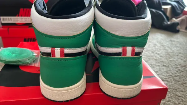 Air Jordan 1 - Image 4