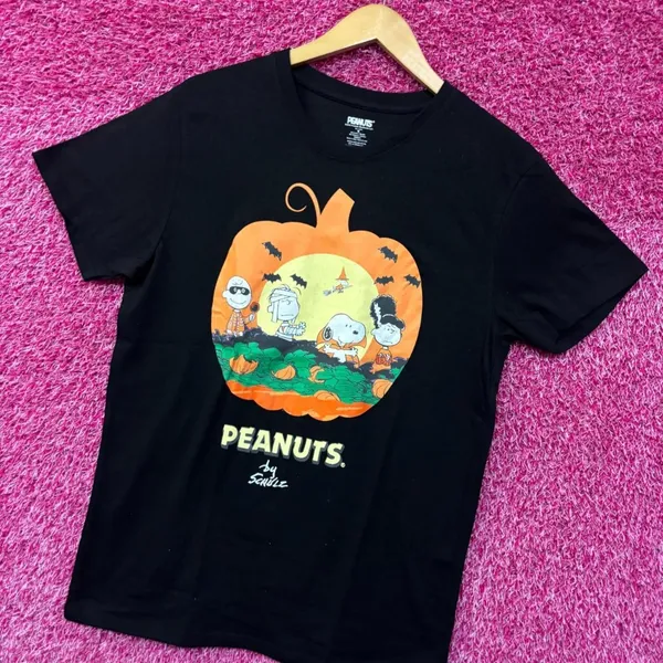 Peanuts the great pumpkins Tshirt size medium  - Image 3