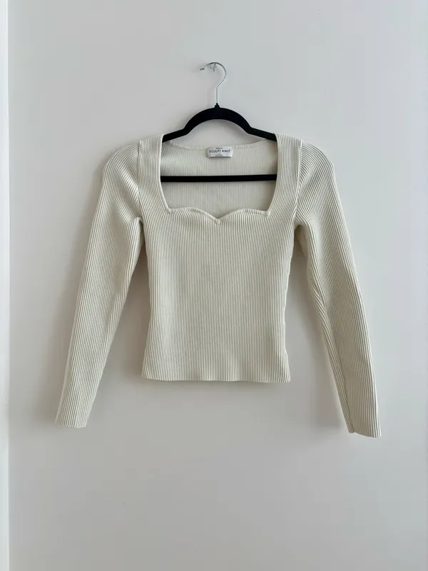 Aritzia Babaton Sculpt Knit Sweetheart Long Sleeve Top - Image 8