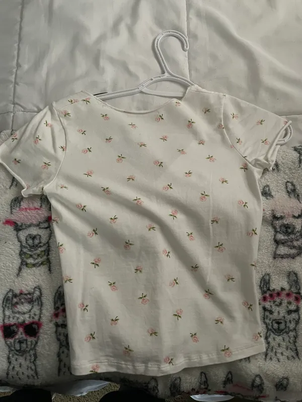 Brandy Melville T-shirt - Image 2