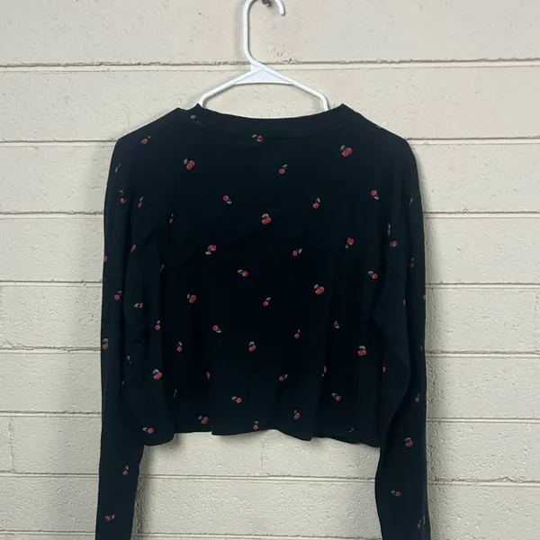 PINK Victoria’s Secret Black Cherry Print Crop Tee size L - Image 6
