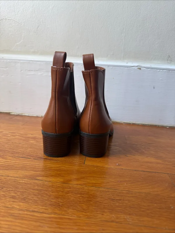 A New Day Women Ellie Chelsea Slip On Ankle Boots, Caramel Crown Size 6.5 - Image 5