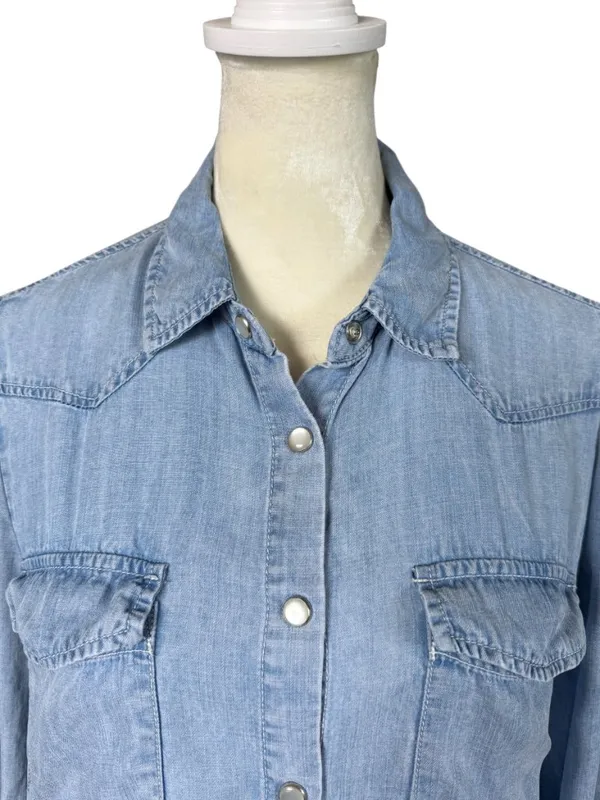 Women's blue jean-like long sleeve collared snap front lightweight shirt size S - Image 5