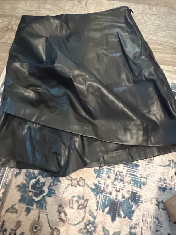 Zara Black Faux Leather Asymmetric Mini Skirt - Image 3