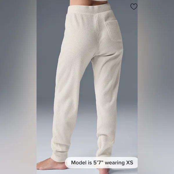 Alo Yoga NWOT Muse Sweatpants Ivory Size L - Image 4