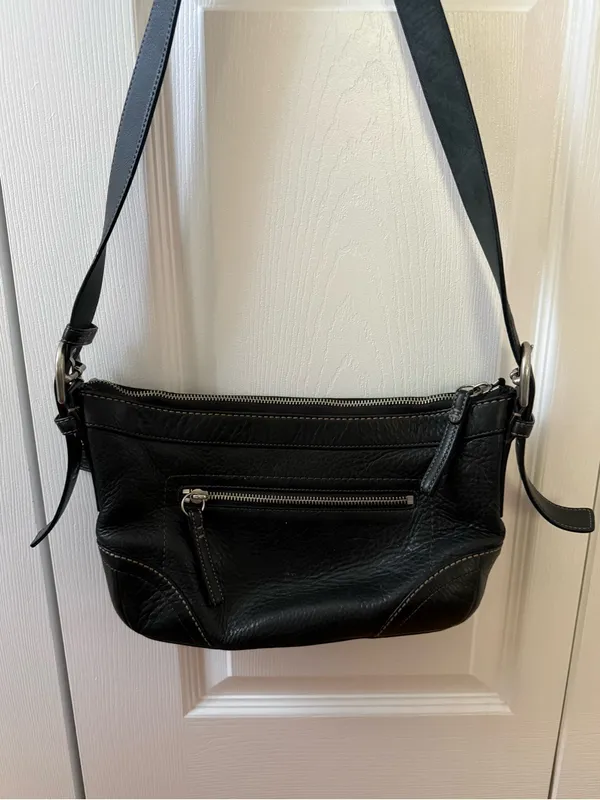 Y2K Coach Soho Crossbody in Black - Image 2
