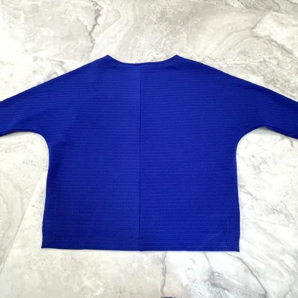Chico's Bright‎ Blue Textured Design Top Size 2 Like Medium - Image 2