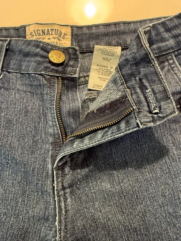 Levi’s Signature Denim Look Womens Shorts‎ Size Misses 12 - Image 4