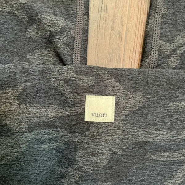 Vuori Clean Elevation Leggings Grey Camo High Rise Zip Pocket XS VW444 Legging - Image 5