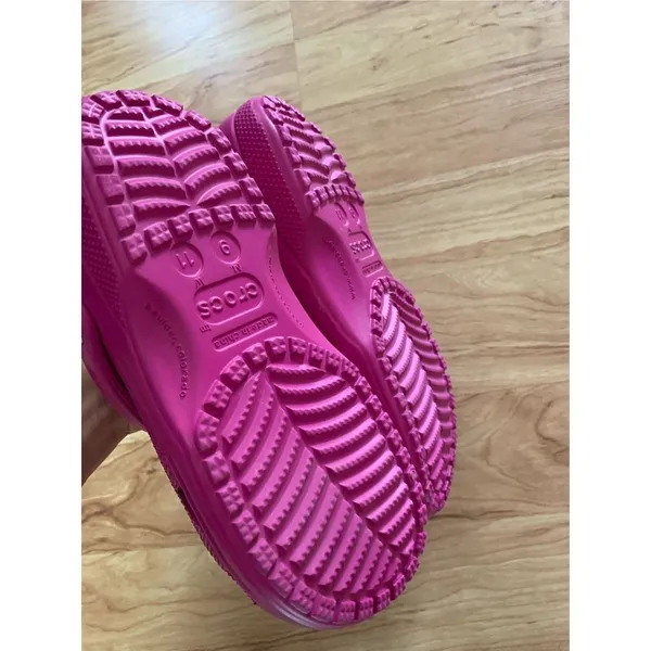 Crocs pink size 11 women’s and 9 men’s - Image 3