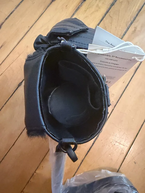 NWT BEIS the Koozie Sling in black - Image 9