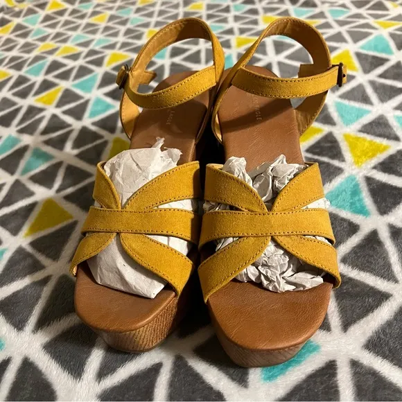 American Eagle wedge heels - Image 2