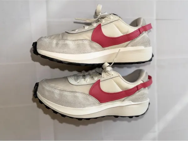 Size 7 US Women’s Nike Waffle Debut Women's Running Shoes Sail Black Aster Pink - Image 2