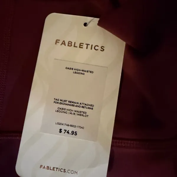 Fabletics Oasis High Waisted Leggings NWT Medium Merlot Pocket Athletic - Image 2