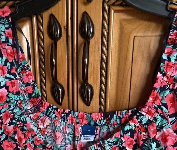 Old Navy Floral Top - Image 3