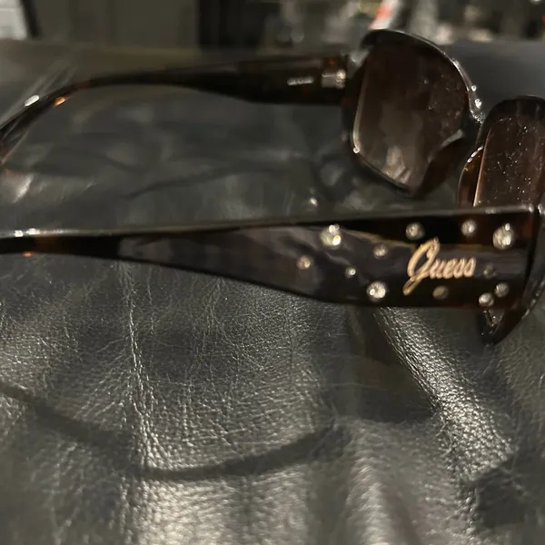 Guess Amber Sunglasses - Image 10