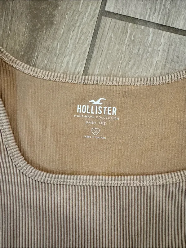 Hollister Ribbed Square-Neck Crop Top in Taupe - Image 2