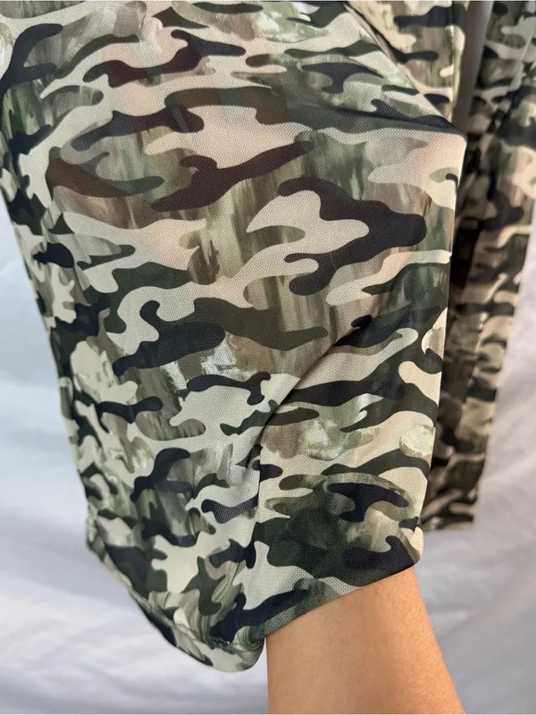 Y2K 2000s tee From REVOLVE Brand Camo Shirt - Image 4