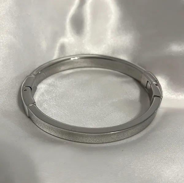 Michael Kors NWOT Silver-Tone Astor Stud Bracelet - Image 4