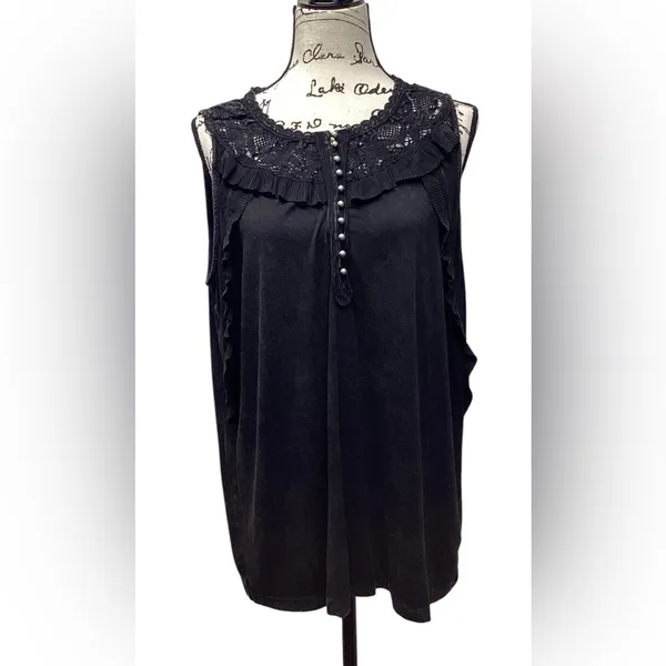 White birch Black Acid Wash Lace And Ruffle sleeveless Blouse Size Medium - Image 6