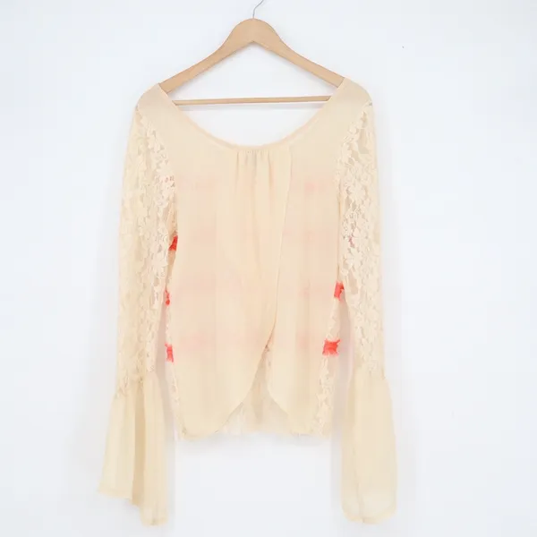 Gimmicks by BKE Cream Floral Lace Coral Ruffle Bell Sleeve Split Back Top L - Image 4