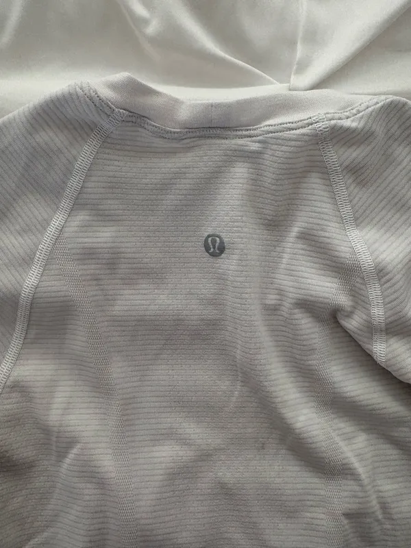 Lululemon Swiftly Tech Short Sleeve - Image 3