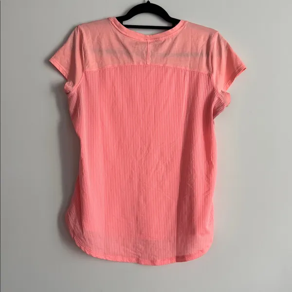 Under Armour Women's Short Sleeve Performance Tee in Coral Pink Size L - Image 4
