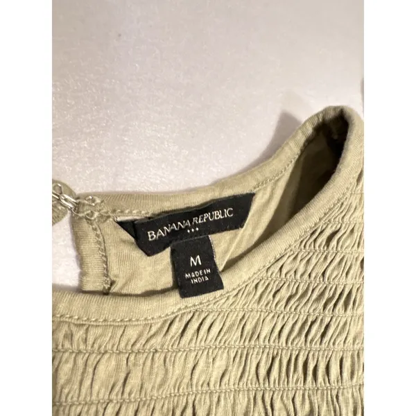 Banana Republic Women's Olive Green Ruffle Sleeve Tank Top Size Medium - Image 5