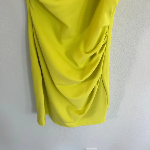 Lulu’s Lime Green Mini One Shoulder Body Dress Size Small - Image 4