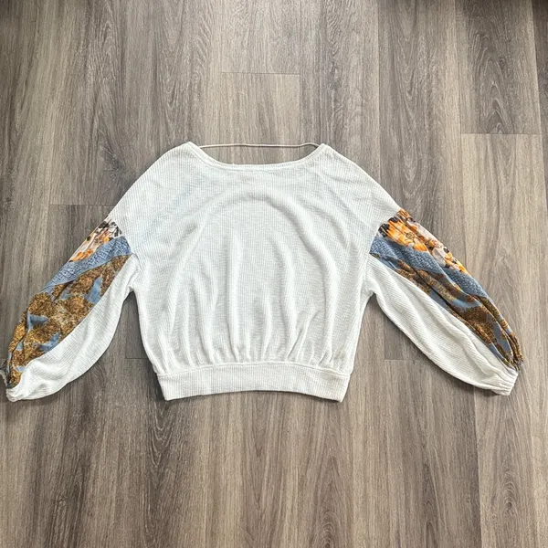 Free People White and Blue Sweater - Image 4