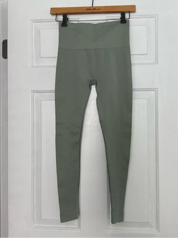 Set Active Sculptflex Seamless High Rise Leggings in Sage Green - Image 2