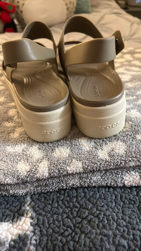 Crocs Sandals Women’s 9 - Image 3