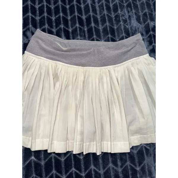 Lululemon Women's Pleat To Street Skirt White Heathered Size 4 - Image 2