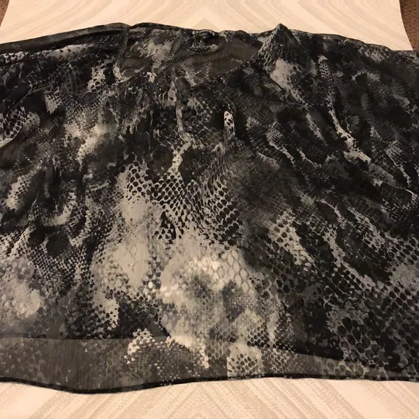 Express Snakeskin Sheer Short-sleeve Blouse - Image 5