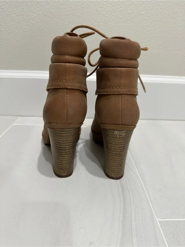 GUESS Brown Lace-Up Heeled Ankle Boots Genja - Image 6