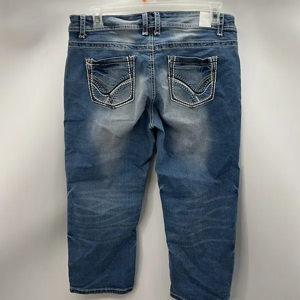 Maurices original distressed size 16 reg denim capri - Image 4