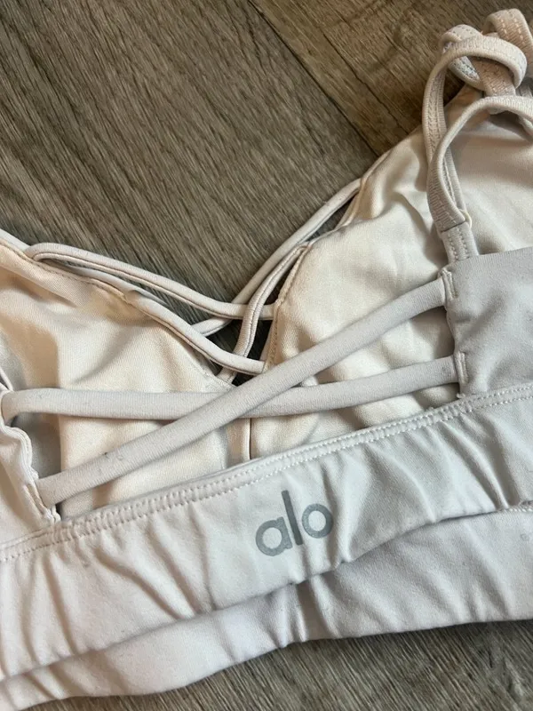 Alo yoga sports bra size M - Image 7