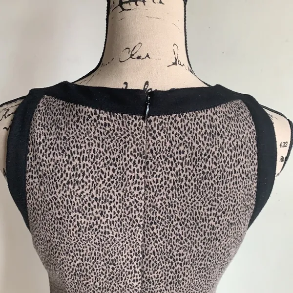 Tahari Sleeveless Leopard Sweater Dress - Image 8