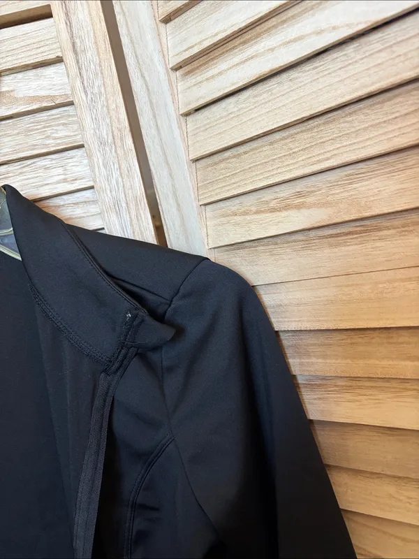 Black Zip - Image 2