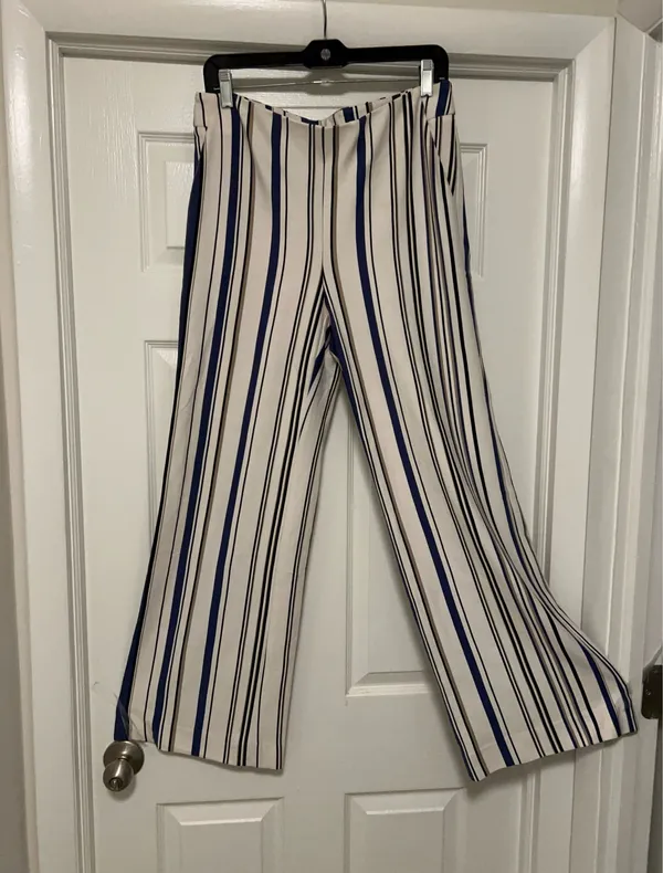 CHICO’S Stylish wide-leg pants in a navy and white striped pattern. Lightweight, flowy fabric for all-day comfort. Versatile design that dresses up or down. Easy to pair with tops and sandals. - Image 2