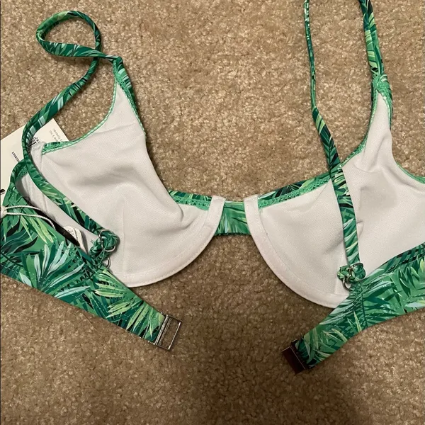 NWT MISSGUIDED PALM PRINT UNDERWIRED SWIM TOP S - Image 4