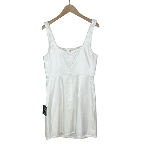 NWT Lulus White Pearl Trim Sleeveless Mini Dress Size Small - Image 3