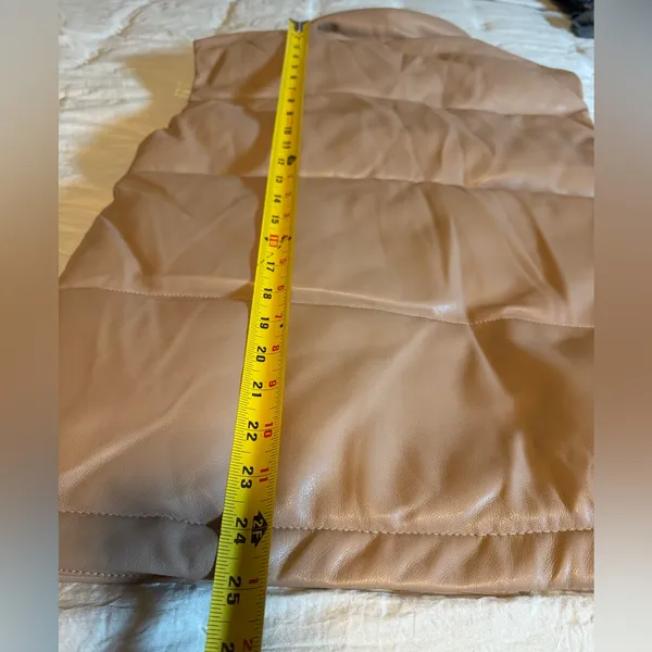 Abercrombie & Fitch Women's Camel Puffer Vest size XS - Image 8