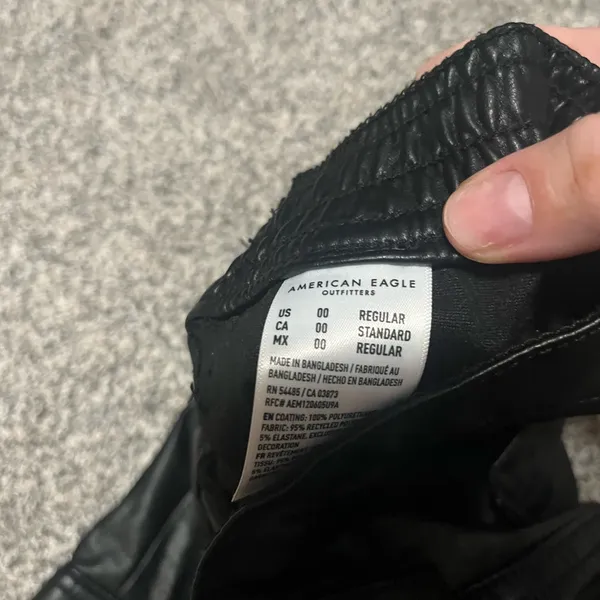 American Eagle Outfitters Black Cargo Pants - Image 2