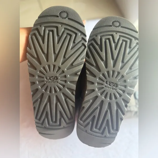 Tall gray triple Bailey button UGG boots gray size 6 winter comfy - Image 7