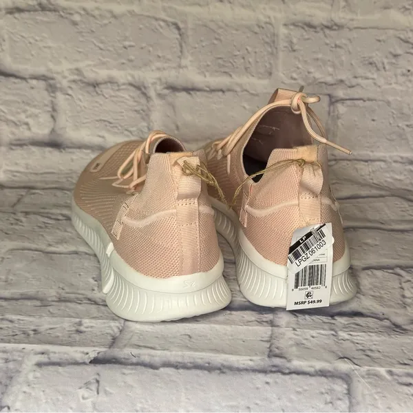 Unos Women's Pink Sneakers Size 11.5 - Image 2